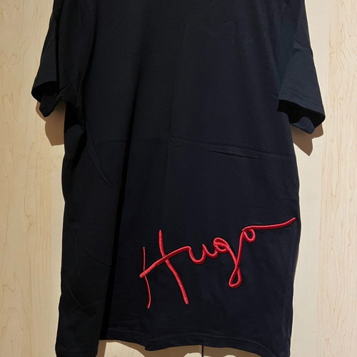 Hugo Boss t-shirt size M like new, black