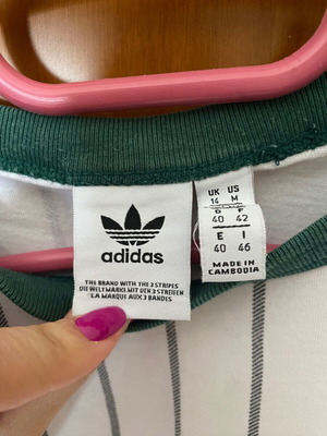 Αθλητικό φόρεμα Adidas άσπρο σαν καινούργιο, μέγεθος M