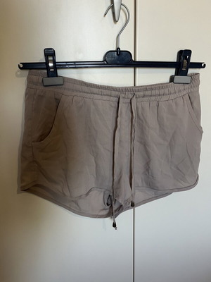 Twenty 29 shorts size S beige like new
