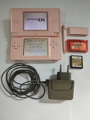 Nintendo DS Lite κονσόλα μεταχειρισμένη με παιχνίδια FireRed και HeartGold Pokémon