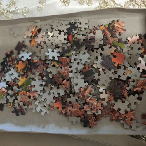 Puzzle 300 pieces used, missing 3 pieces