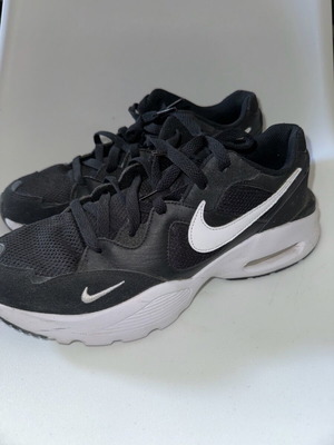Nike athletic shoes like new, unisex, size 43, black