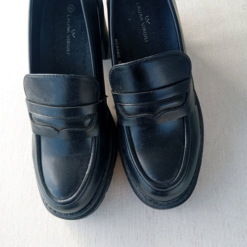 A To Z Greek loafers black like new, size 36