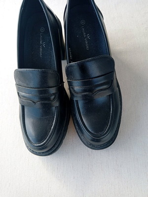 A To Z Greek loafers black like new, size 36