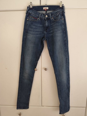 Tommy Hilfiger mid rise skinny jeans small like new