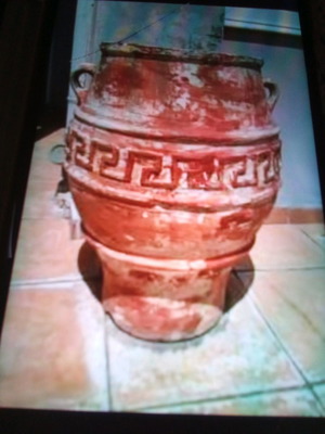 Clay pot used, height 0.70 m and opening 0.35 m