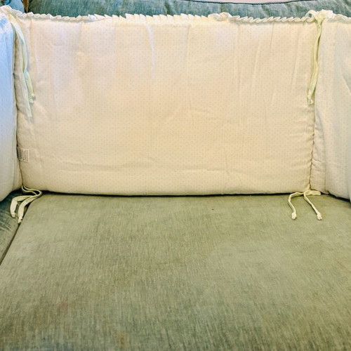 DownTown Crib Bumper like new, 3 pieces cotton fabric