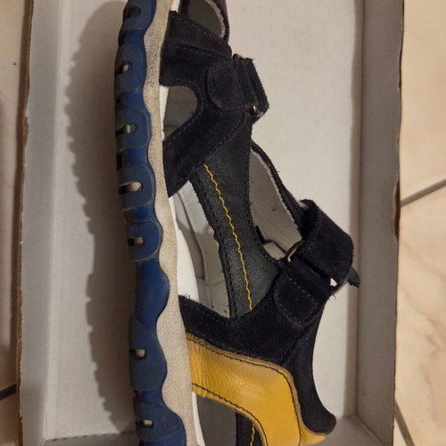 Crocodilino sandals size 33 blue like new for boys