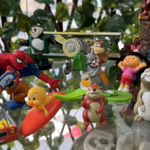 Disney and Animation Figures Collection with Winnie the Pooh Treehouse