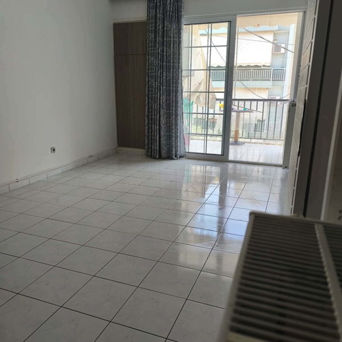 Apartment in Keratsini, 83 m², 2 bedrooms, balcony