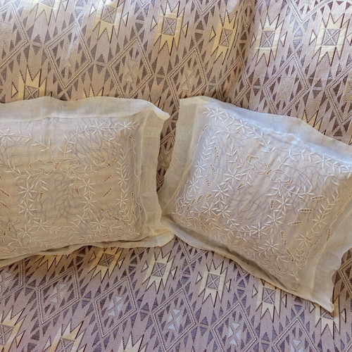 Vintage decorative pillowcases set of 2 ecru with embroidery and cutwork