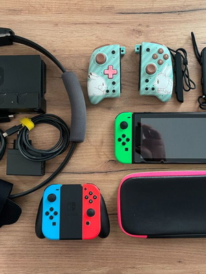 Nintendo Switch V1 конзола комплект употребяван с Ring Fit и аксесоари