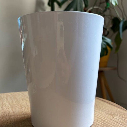 Ceramic white flowerpot like new, without holes