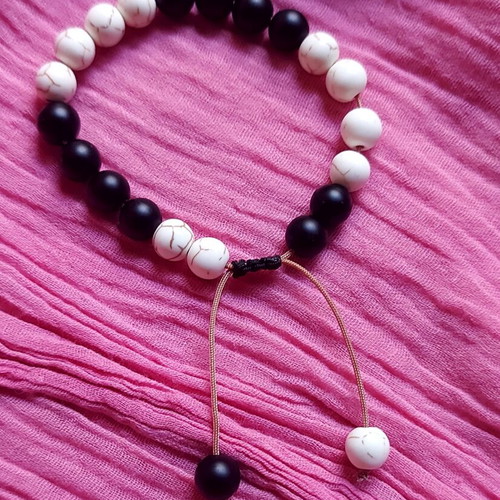 Handmade Unisex Bracelet with Natural Black Onyx and White Haolite