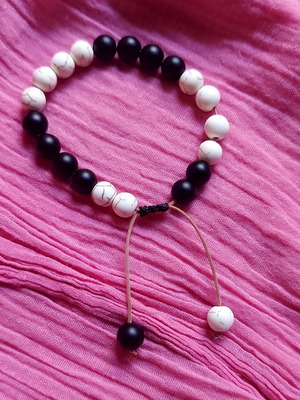 Handmade Unisex Bracelet with Natural Black Onyx and White Haolite