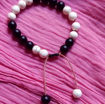 Handmade Unisex Bracelet with Natural Black Onyx and White Haolite
