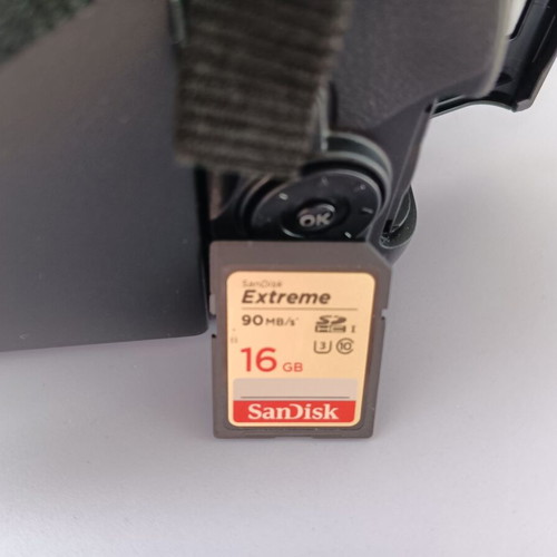 Nikon D5300 DSLR like new with 18-55mm lens