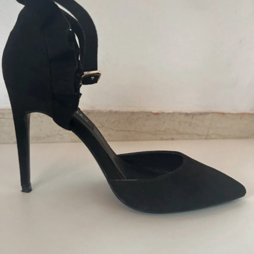 Black Celebrity Suede Stiletto Pumps with Ruffles like new, size 38