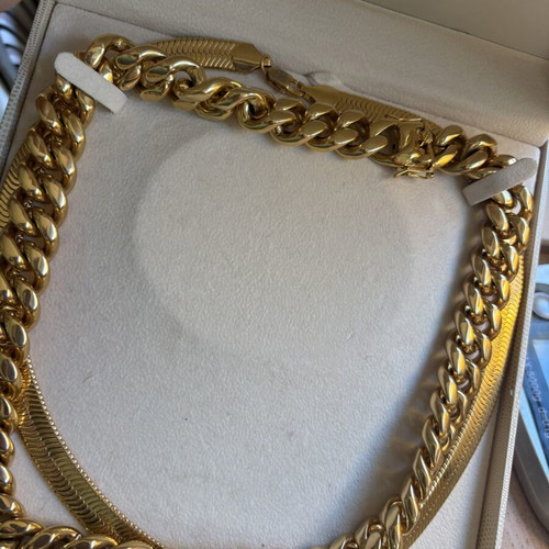 Necklaces bundle new, two chains together