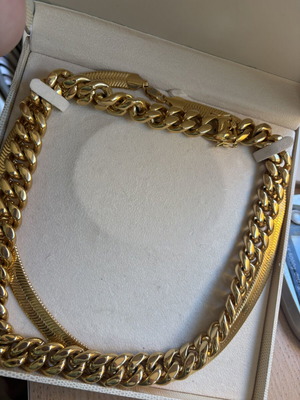 Necklaces bundle new, two chains together