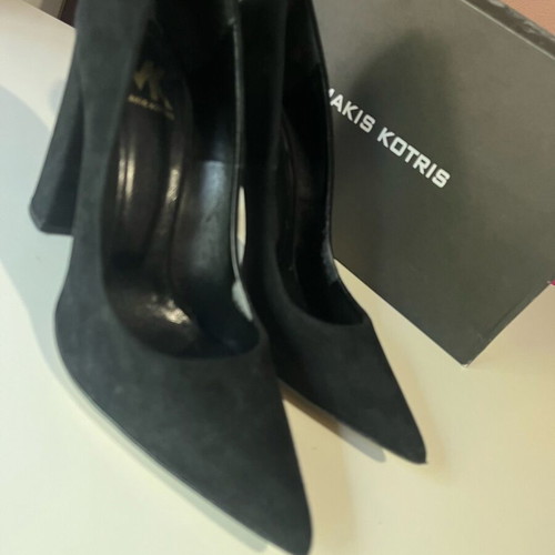 Makis Kotris Castor Pumps size 39 like new, black, 10.5 cm heel