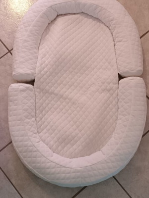 Greco Strom Cozy Hug baby nest like new, white quilted texture