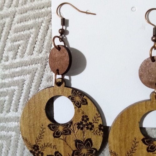 Wooden earrings new, beige and brown, very light