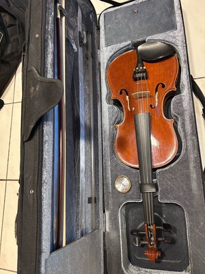 Violin 4/4 used in case, student size, bow needs re hair
