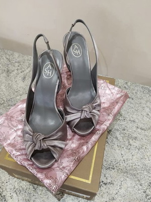 Women's gray pumps size 38 like new