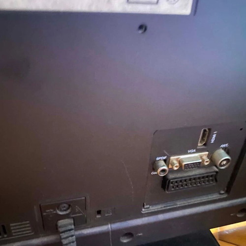 TV Led 22 Full HD DVD F&U FL22860D used with movie playback