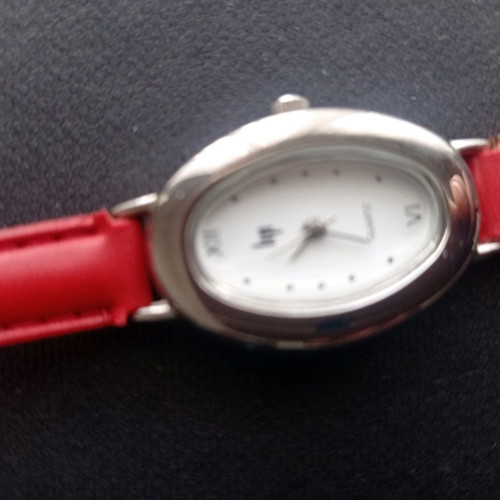 Lip wristwatch women's used, red