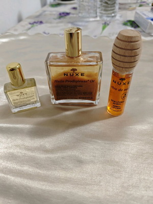 Nuxe gift set with The Infinite Glow Reve de Miel Lip Oil 10ml and Huile Prodigieuse Or 50ml like new
