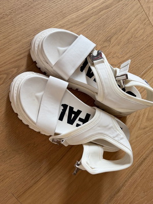 Buffalo Shoes white platform sandals like new, size 41