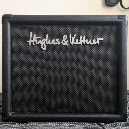 Hughes & Kettner TubeMeister 110 guitar cabinet like new with Celestion TEN speaker