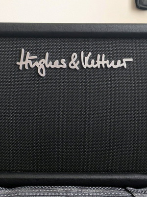 Hughes & Kettner TubeMeister 110 guitar cabinet like new with Celestion TEN speaker