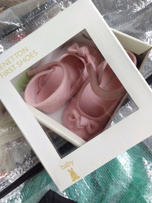 Benneton baby girl hug shoes size 19 like new