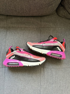 Nike Air women's sports sneakers like new, size 40, multicolor
