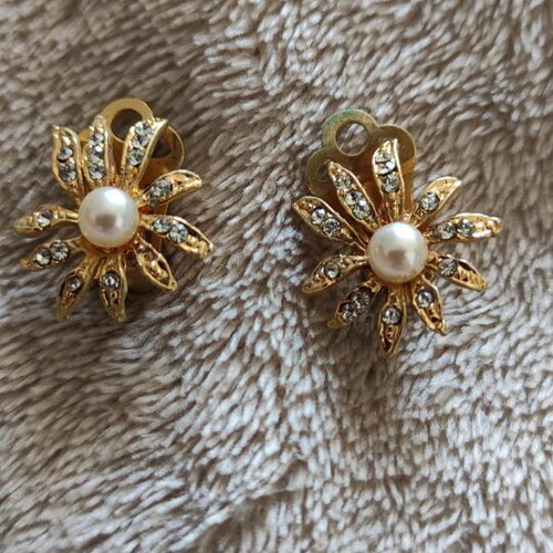 Vintage earrings like new with artificial pearls and crystals