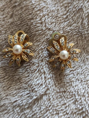 Vintage earrings like new with artificial pearls and crystals