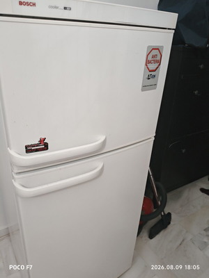 Bosch Cooler Anti-Bacteria refrigerator like new, two-door white