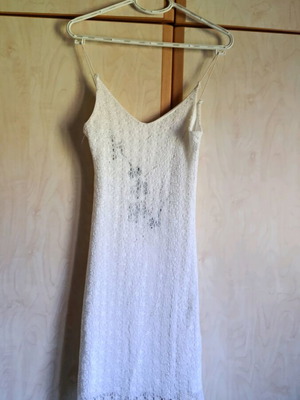 Short white dress size small like new, evening