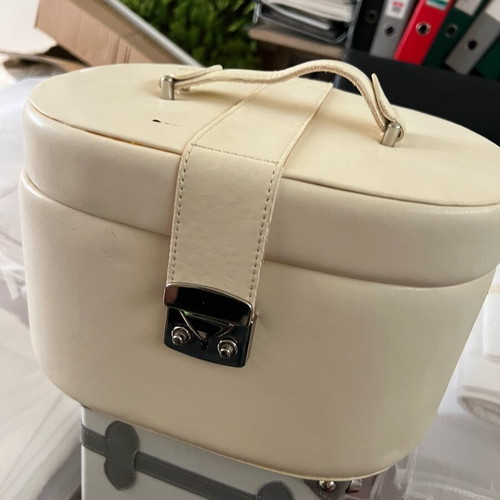 Medium leatherette vanity case with mirror like new