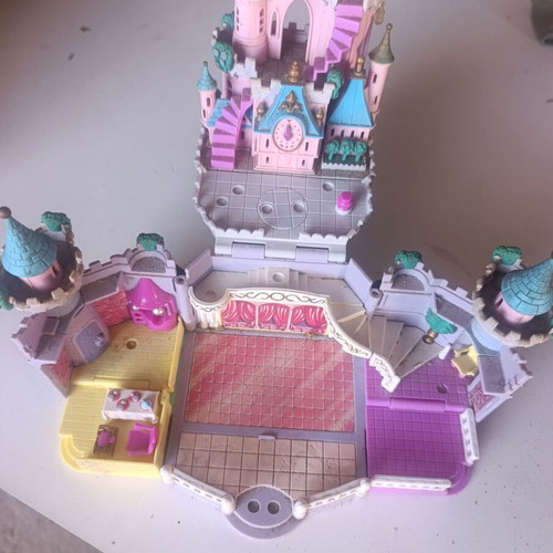 Polly Pocket Disney Cinderella's Castle 1995 like new with working lights
