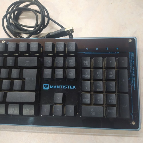 Gaming mechanical keyboard MantisTek with LED lighting new