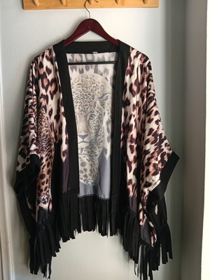 Kimono leopard print with fringes like new, black and beige