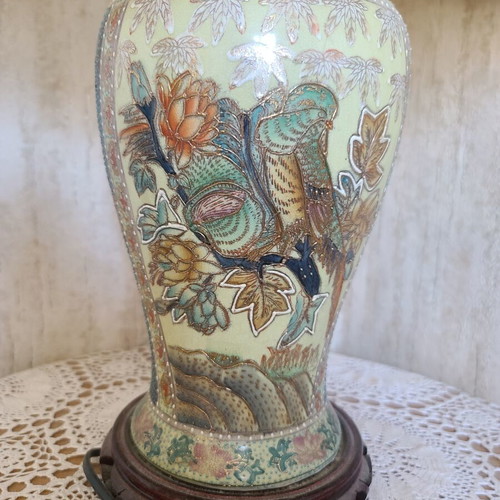 Table lamp Chinese porcelain like new, large decorative base and lampshade