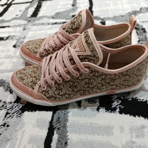 Guess women's athletic shoes used, size 37, beige
