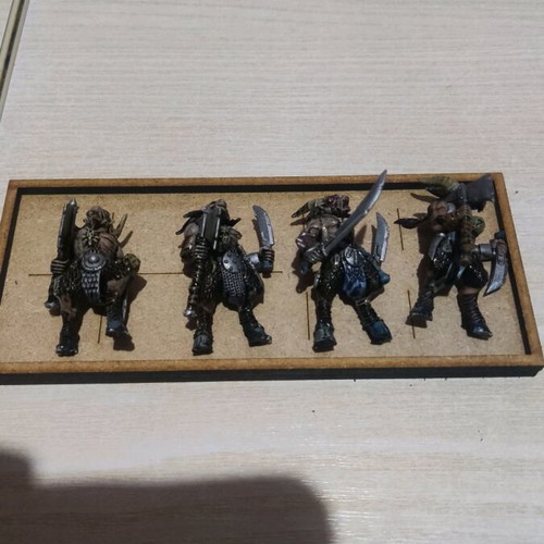 Warhammer Age of Sigmar 35 figures like new, collectible