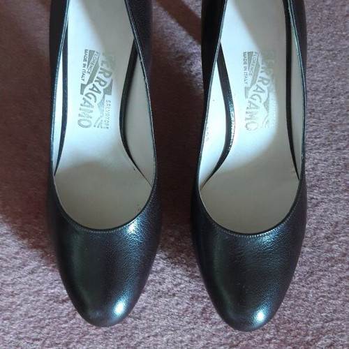 Salvatore Ferragamo brown pumps new, size 37