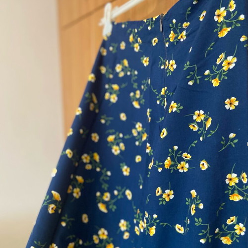 Floral skirt blue with yellow flowers, like new, size large